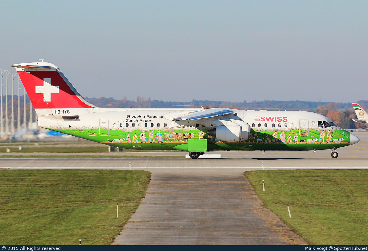 Photo of HB-IYS - British Aerospace Avro RJ100 operated by Swiss International Air Lines