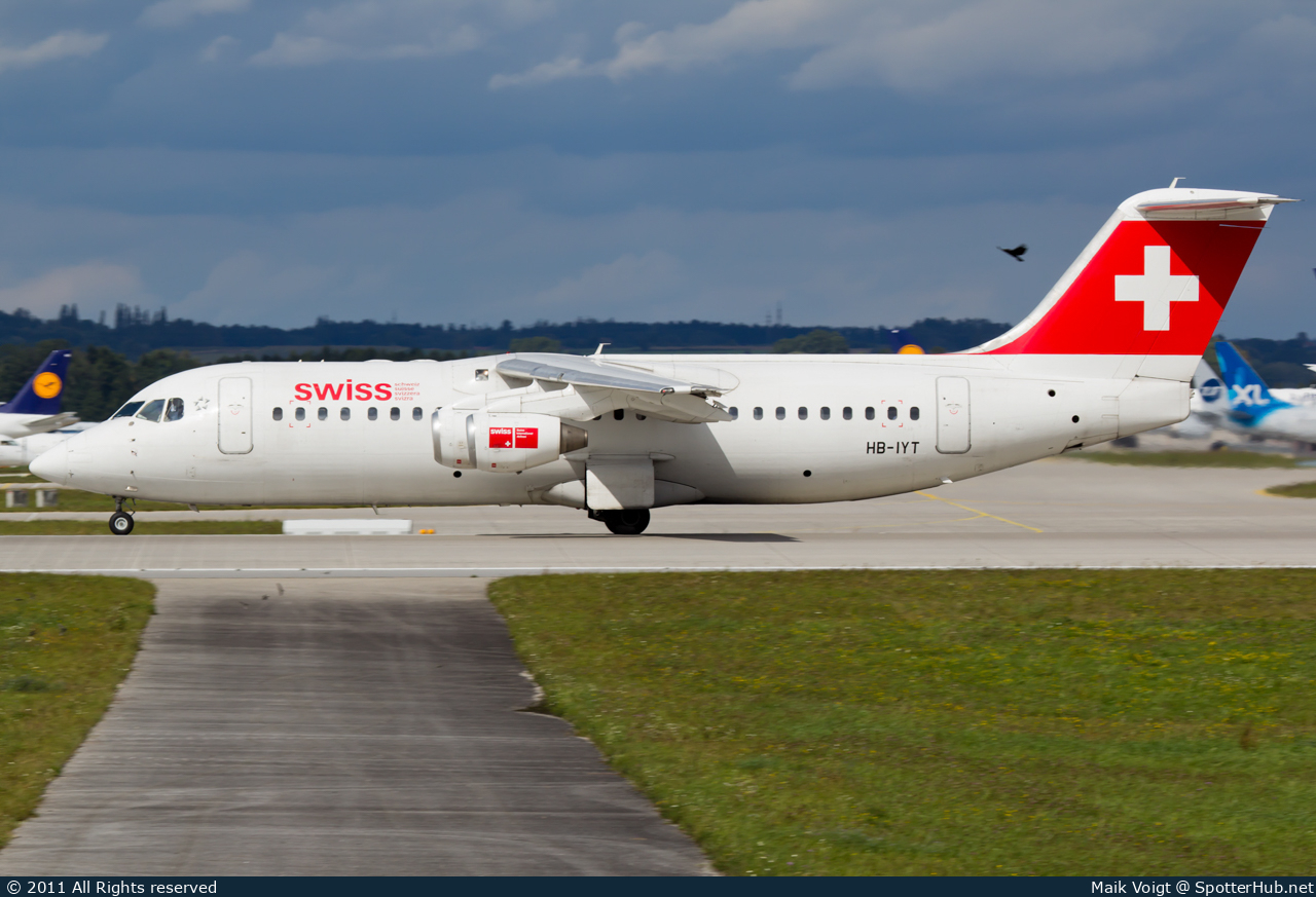 Photo of HB-IYT - British Aerospace Avro RJ100 operated by Swiss International Air Lines