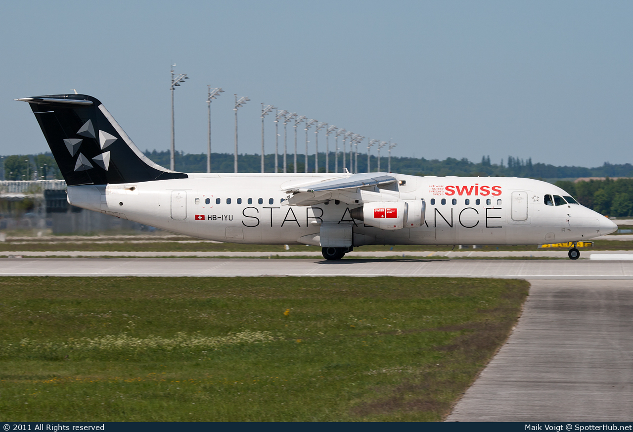 Photo of HB-IYU - British Aerospace Avro RJ100 operated by Swiss International Air Lines