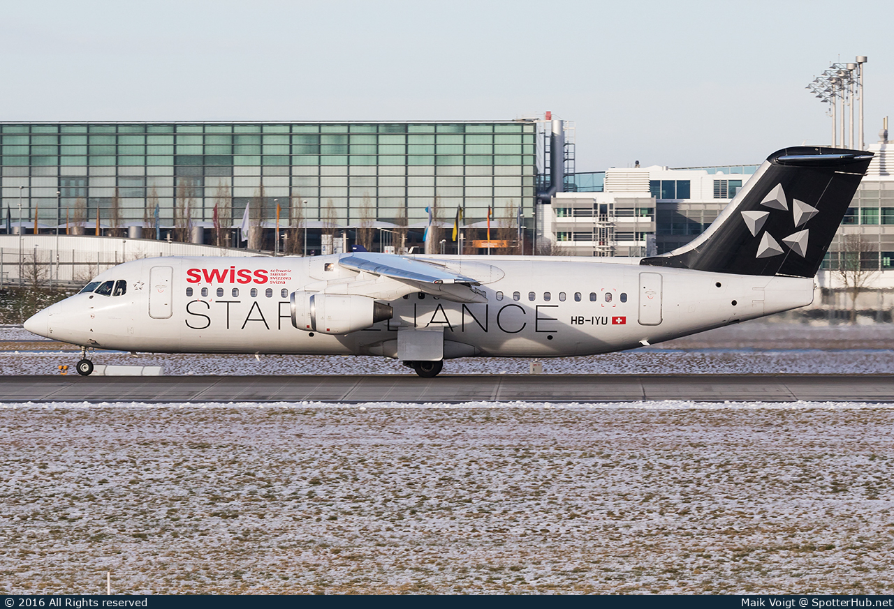Photo of HB-IYU - British Aerospace Avro RJ100 operated by Swiss International Air Lines