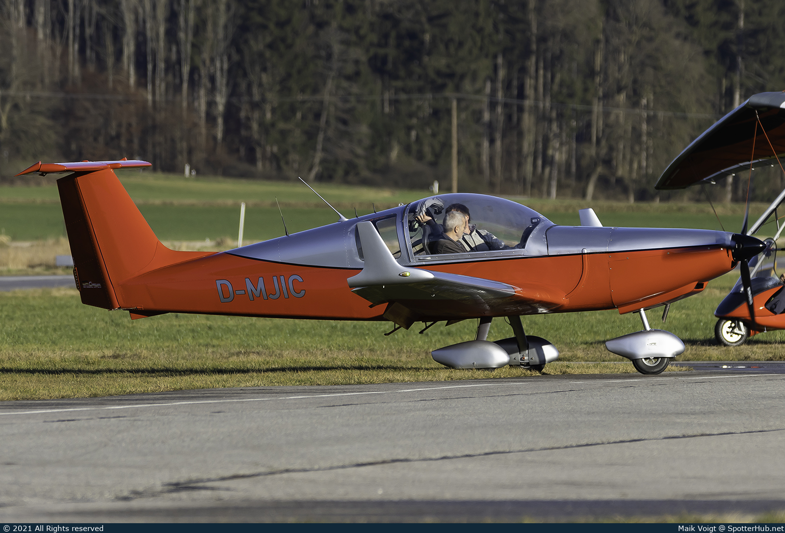 Photo of D-MJIC - Dova DV-1 Skylark operated by Private