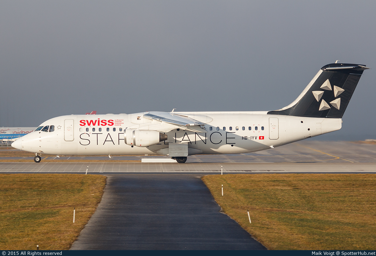 Photo of HB-IYV - British Aerospace Avro RJ100 operated by Swiss International Air Lines