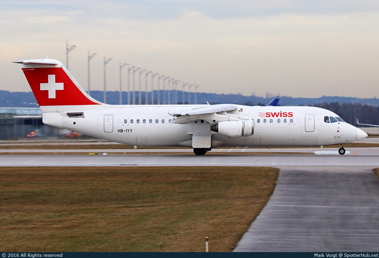 Photo of HB-IYY - British Aerospace Avro RJ100 operated by Swiss International Air Lines