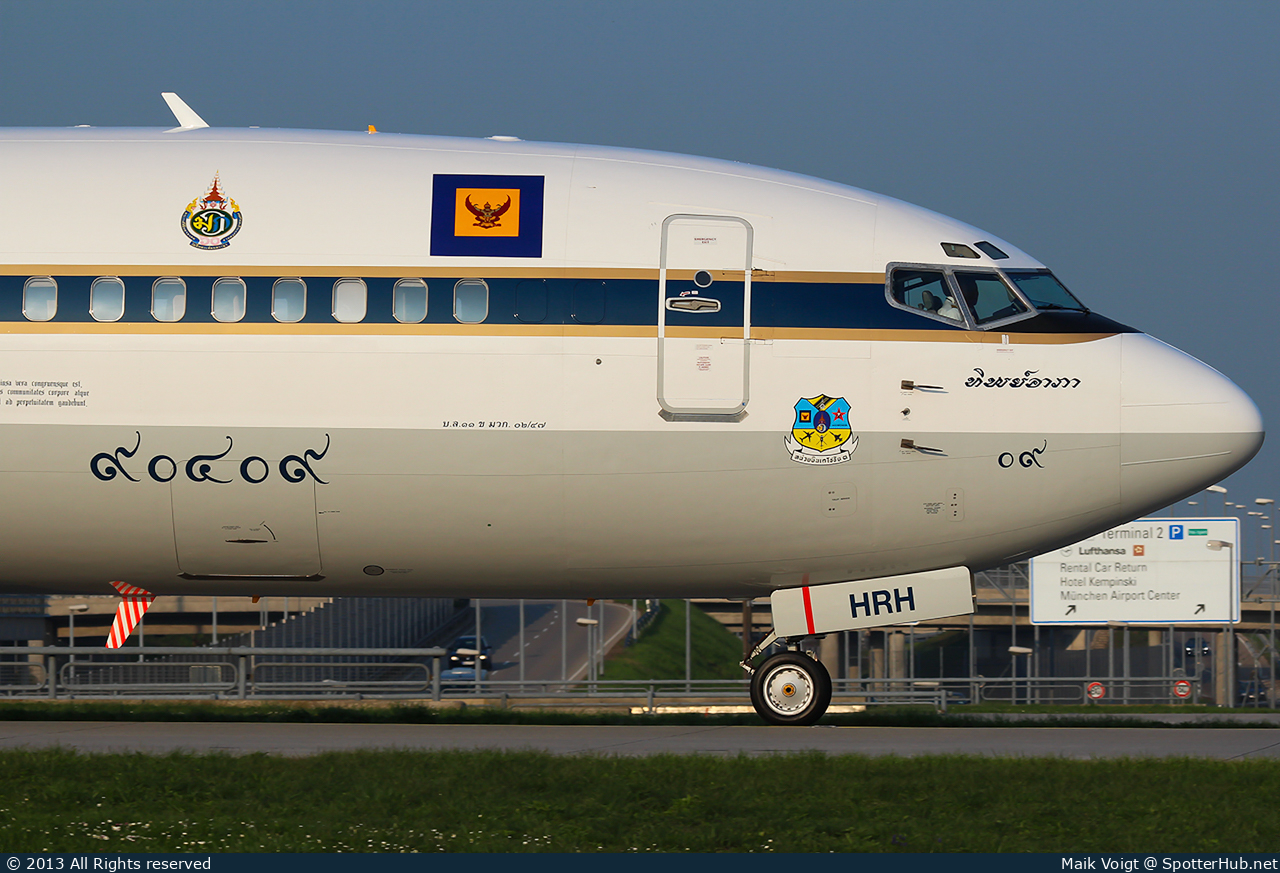 Photo of HS-HRH - Boeing 737-448 operated by Royal Thai Air Force
