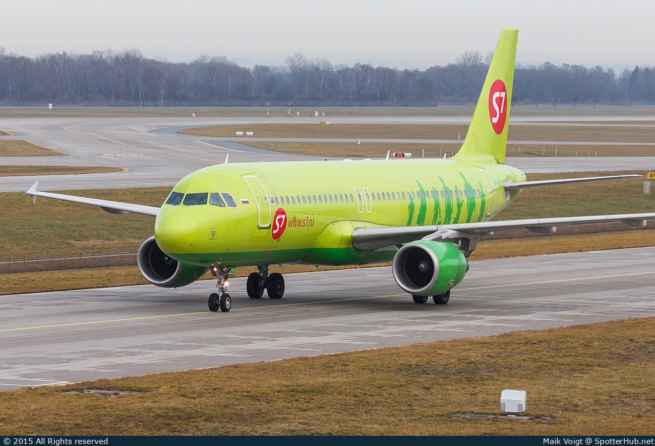 Photo of VP-BCS - Airbus A320-214 operated by S7 Airlines