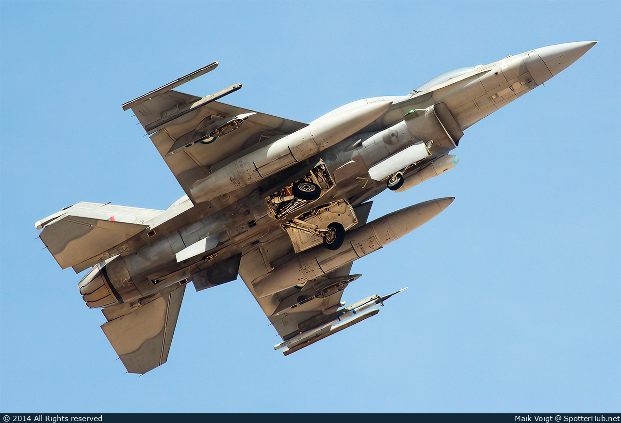 Photo of 3077 - Lockheed Martin F-16E Fighting Falcon operated by United Arab Emirates Air Force