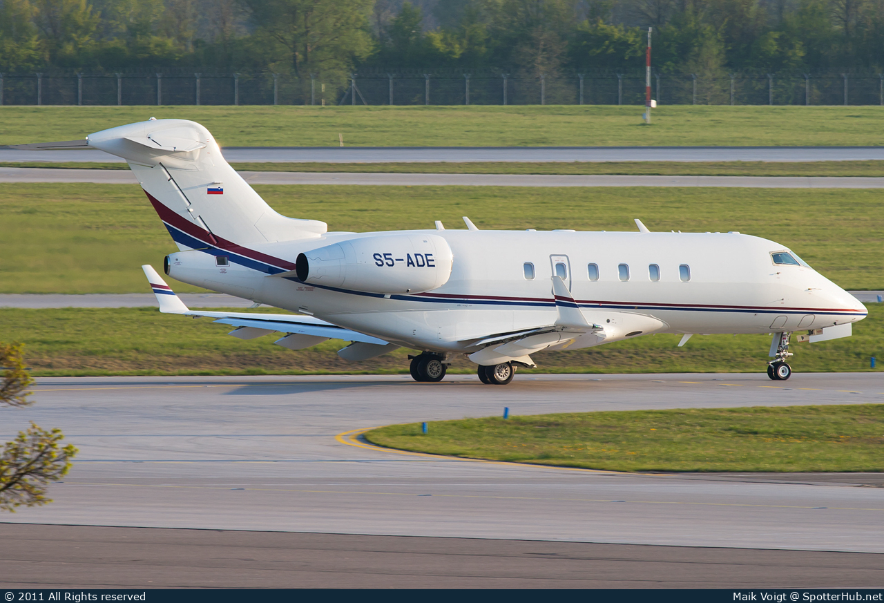 Photo of S5-ADE - Bombardier Challenger 300 operated by Elitavia