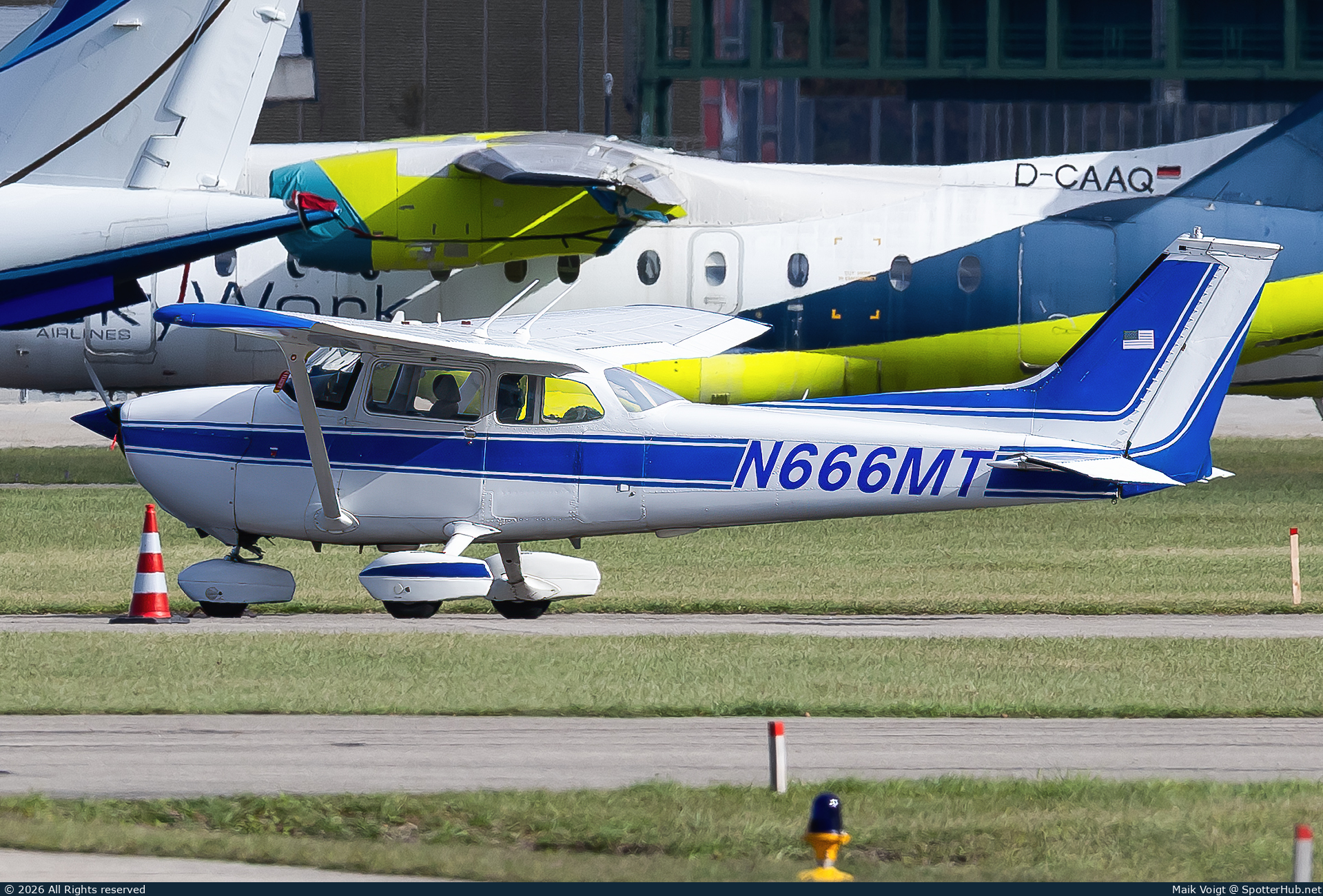 Photo of N666MT - Reims-Cessna F172M Skyhawk operated by Private