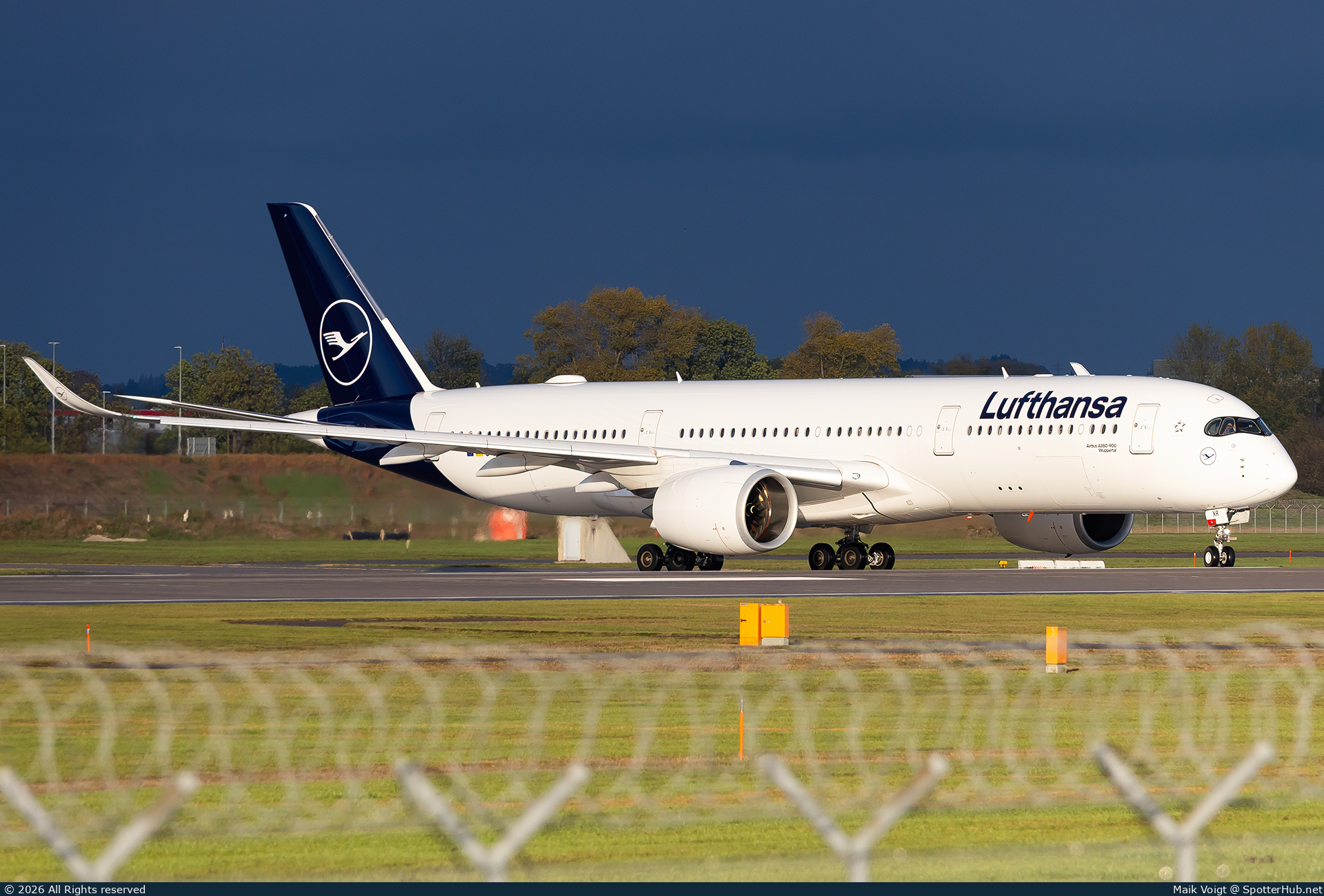 Photo of D-AIXR - Airbus A350-941 operated by Lufthansa