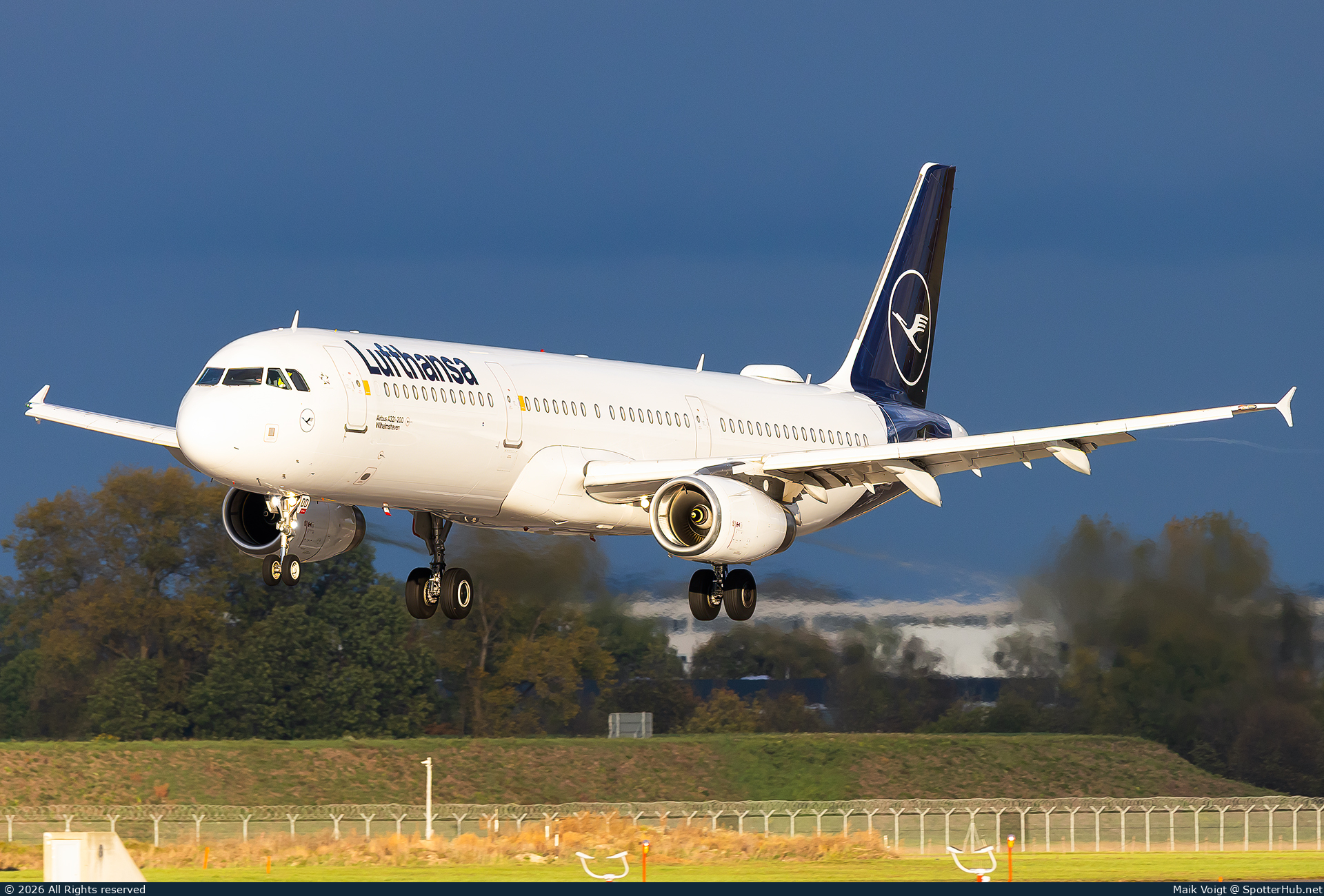 Photo of D-AIDD - Airbus A321-231 operated by Lufthansa