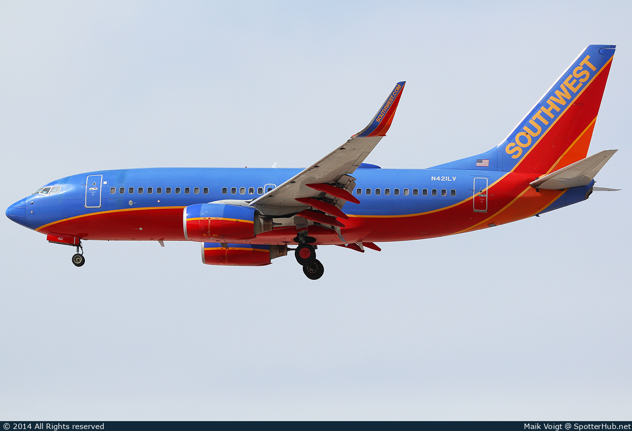 Photo of N421LV - Boeing 737-7H4 operated by Southwest Airlines