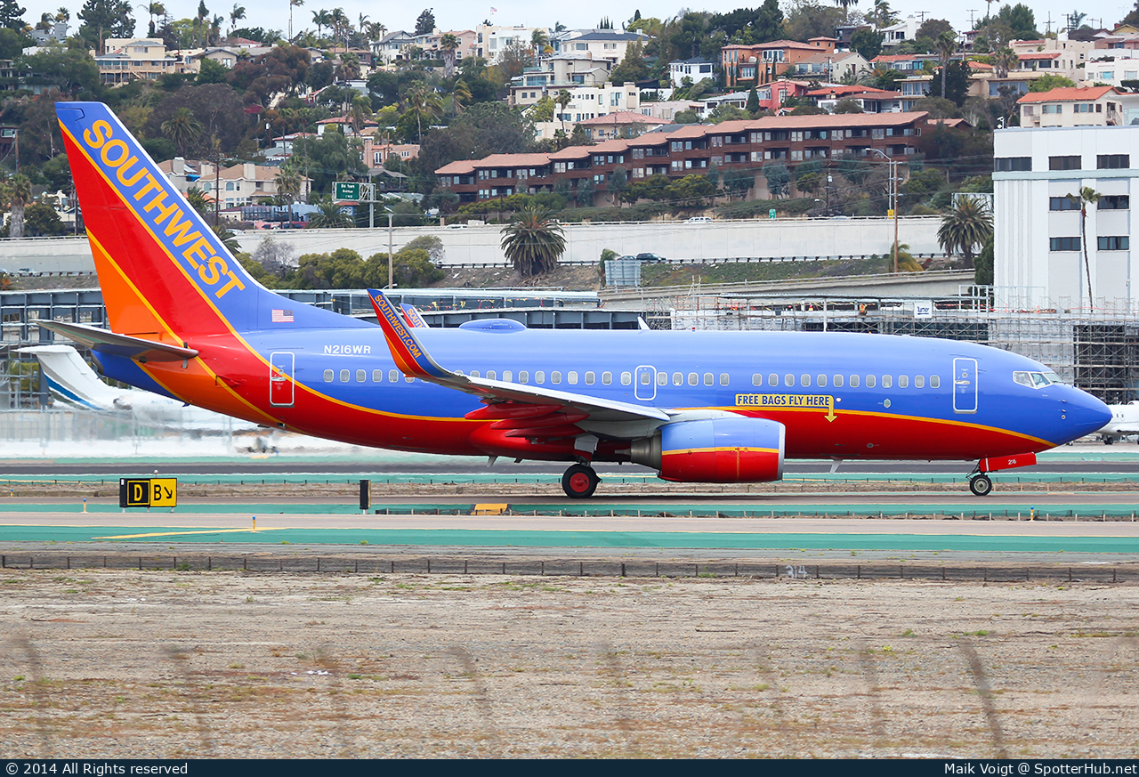 Photo of N216WR - Boeing 737-7H4 operated by Southwest Airlines