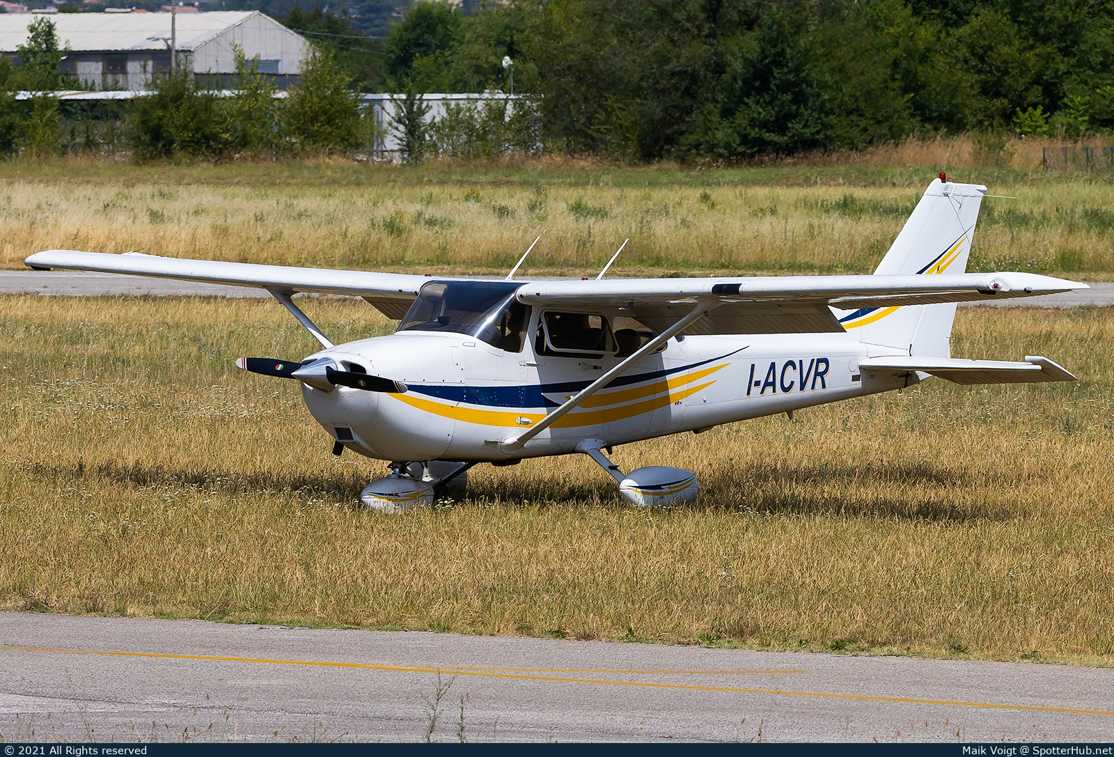 Photo of I-ACVR - Cessna 172S Skyhawk SP at Boscomantico