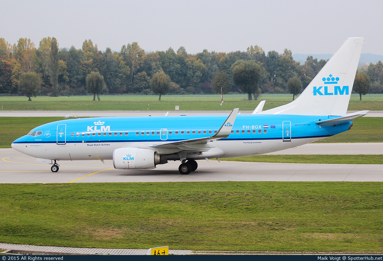 Photo of PH-BGX - Boeing 737-7K2 operated by KLM Royal Dutch Airlines