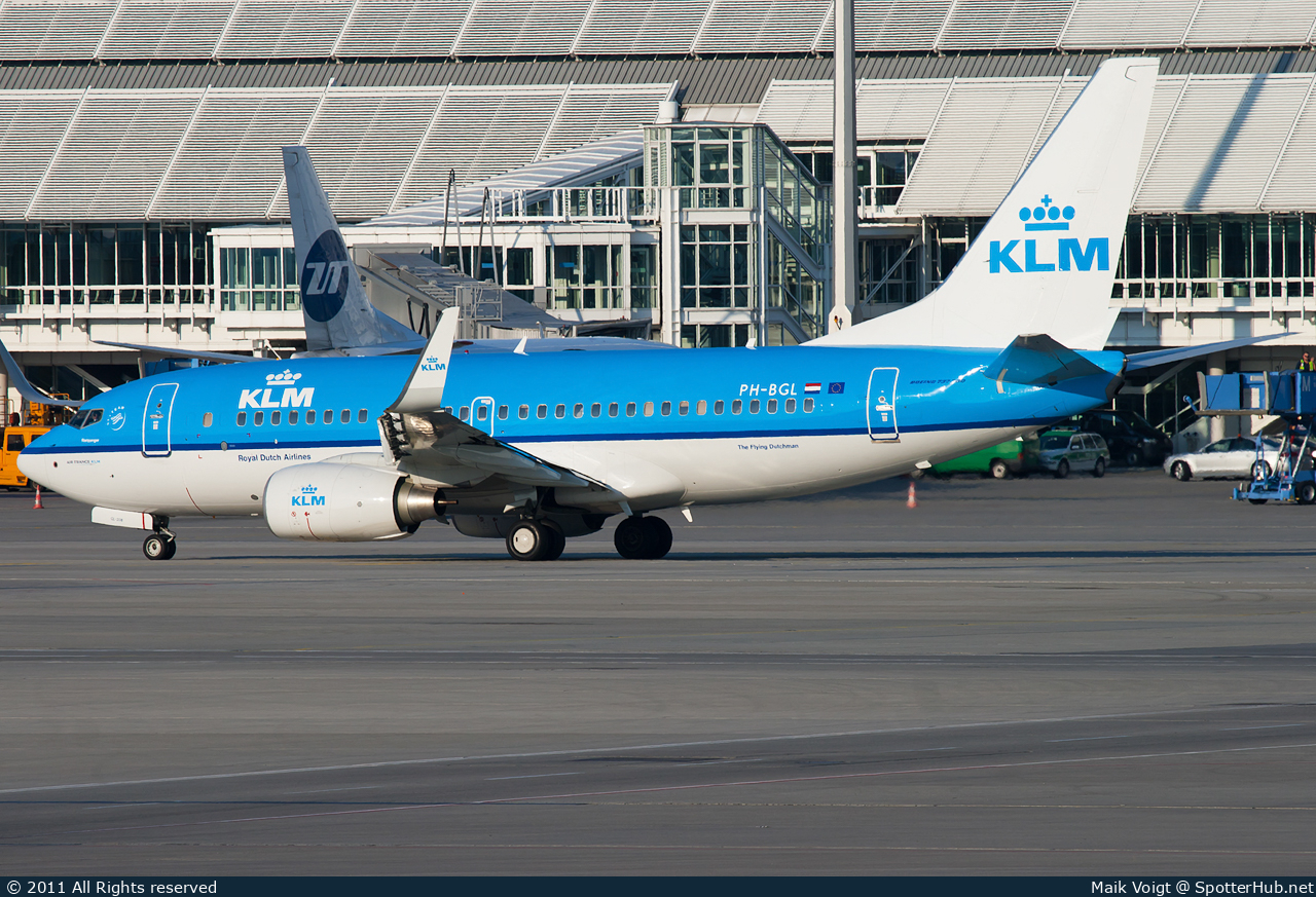 Photo of PH-BGL - Boeing 737-7K2 operated by KLM Royal Dutch Airlines
