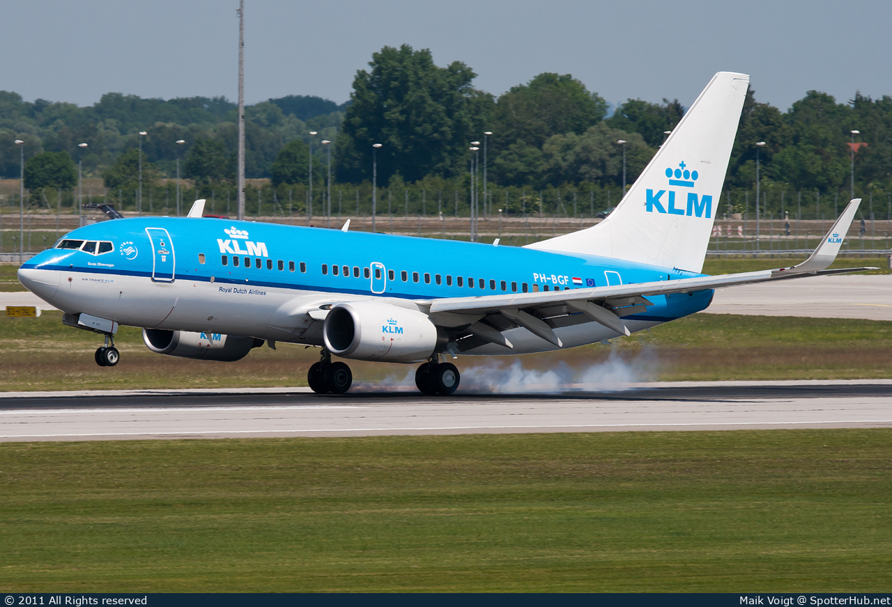 Photo of PH-BGF - Boeing 737-7K2 operated by KLM Royal Dutch Airlines