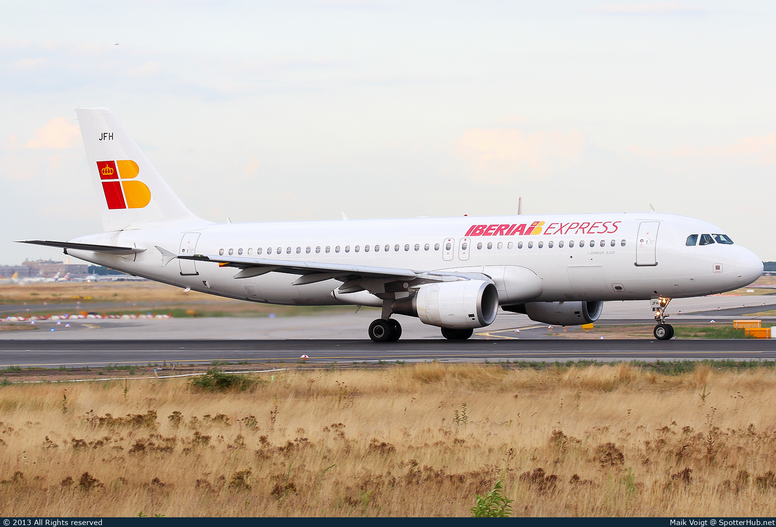 Photo of EC-JFH - Airbus A320-214 operated by Iberia Express