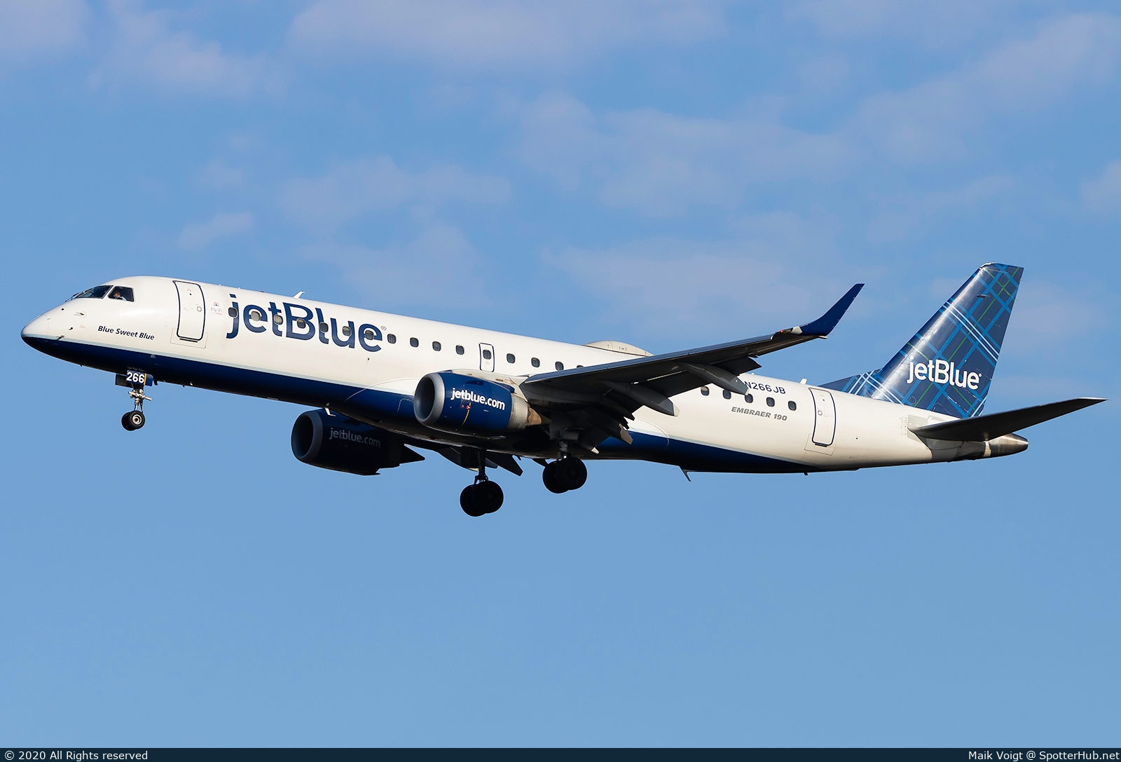 Photo of N266JB - Embraer ERJ-190AR operated by jetBlue Airways