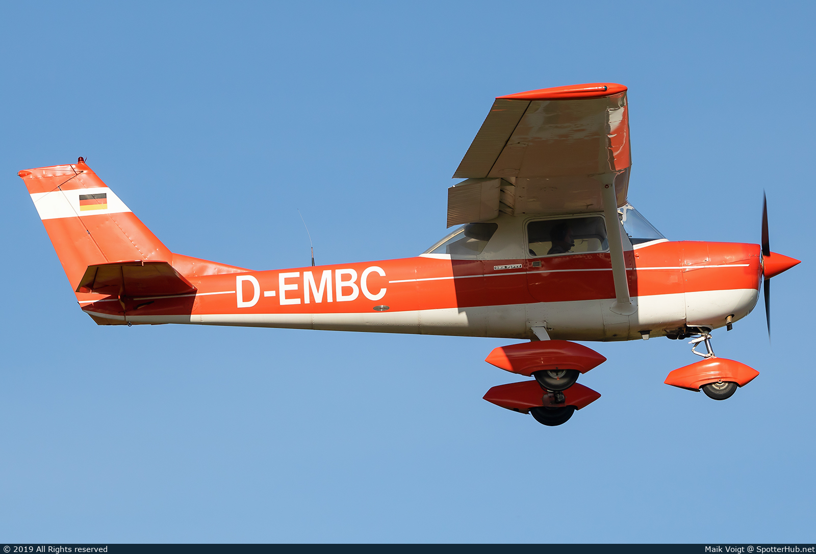 Photo of D-EMBC - Reims-Cessna F150J operated by Private