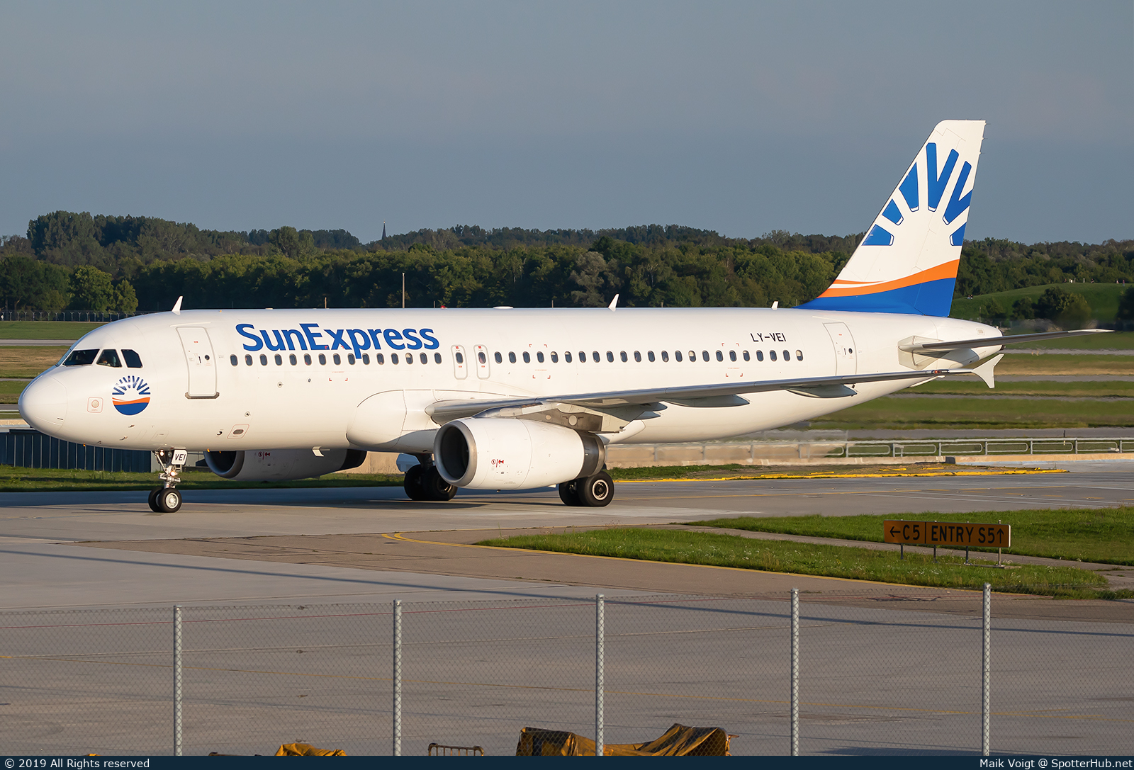 Photo of LY-VEI - Airbus A320-233 operated by SunExpress (opb Avion Express)