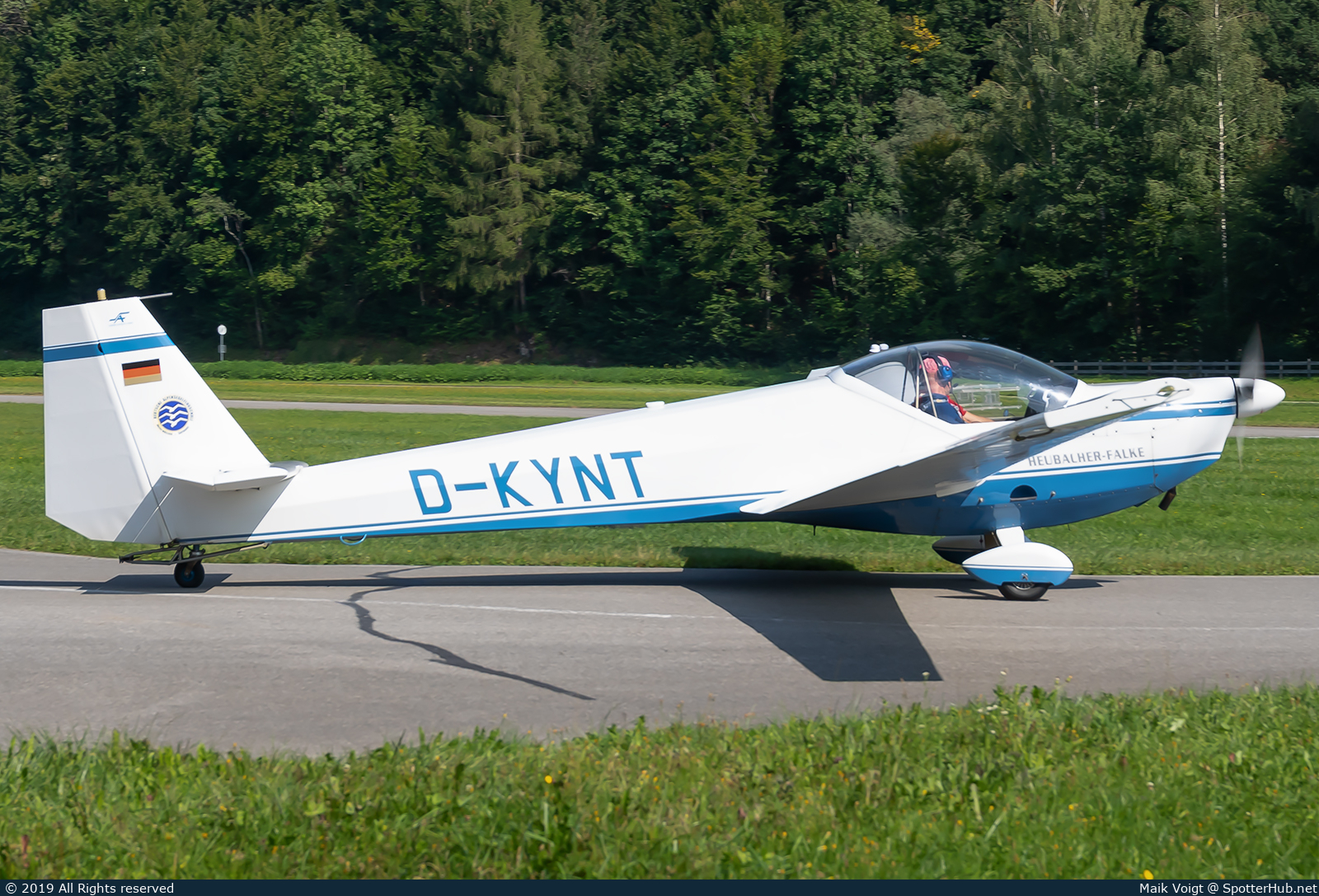 Photo of D-KYNT - Scheibe SF 25C Heubacher-Falke operated by Deutsche Alpensegelflugschule Unterwössen