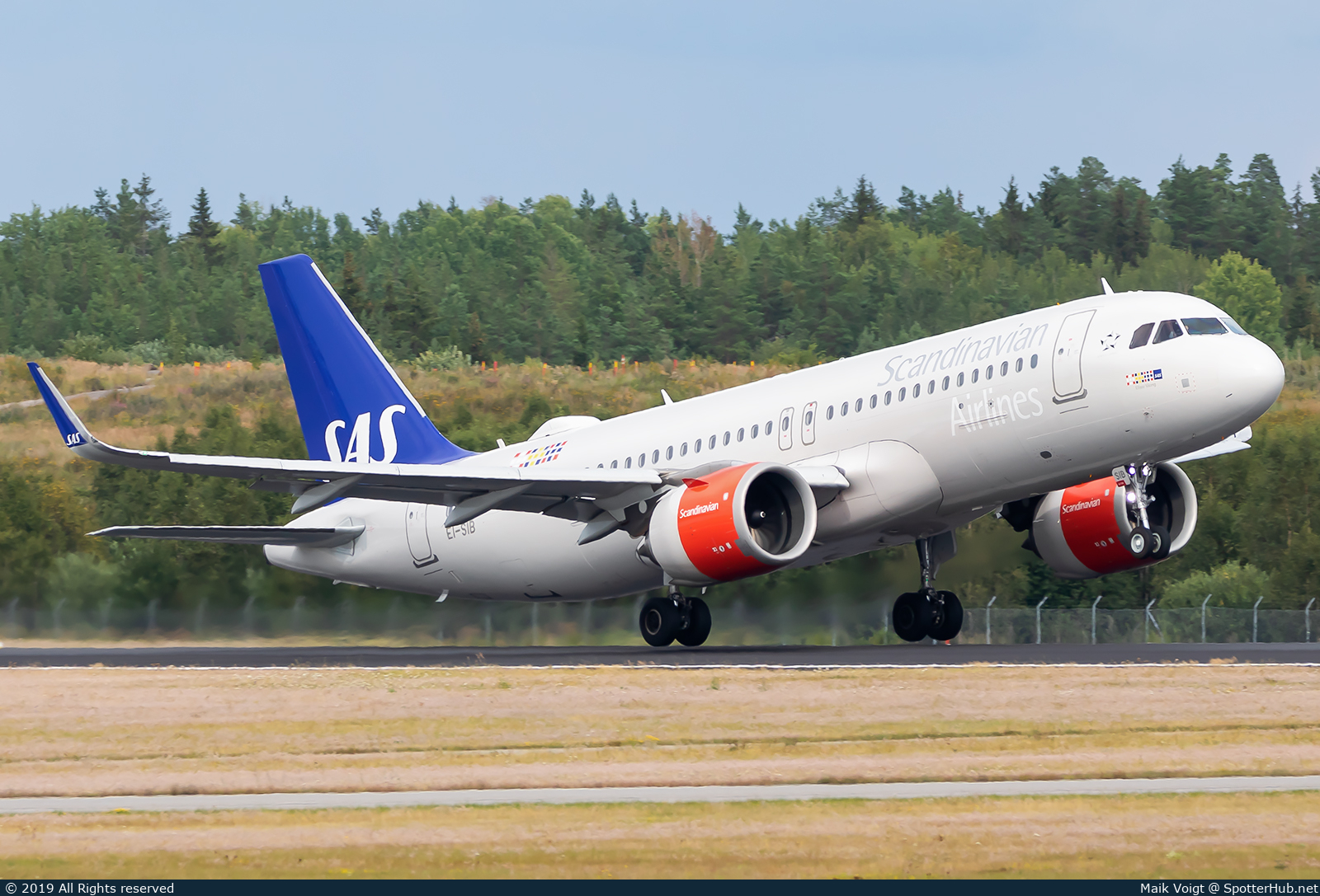 Photo of EI-SIB - Airbus A320-251N operated by SAS Ireland