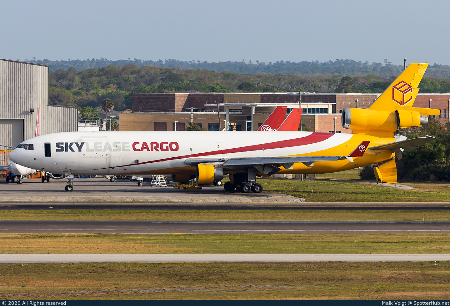 Photo of N950AR - McDonnell Douglas MD-11(F) operated by Sky Lease Cargo