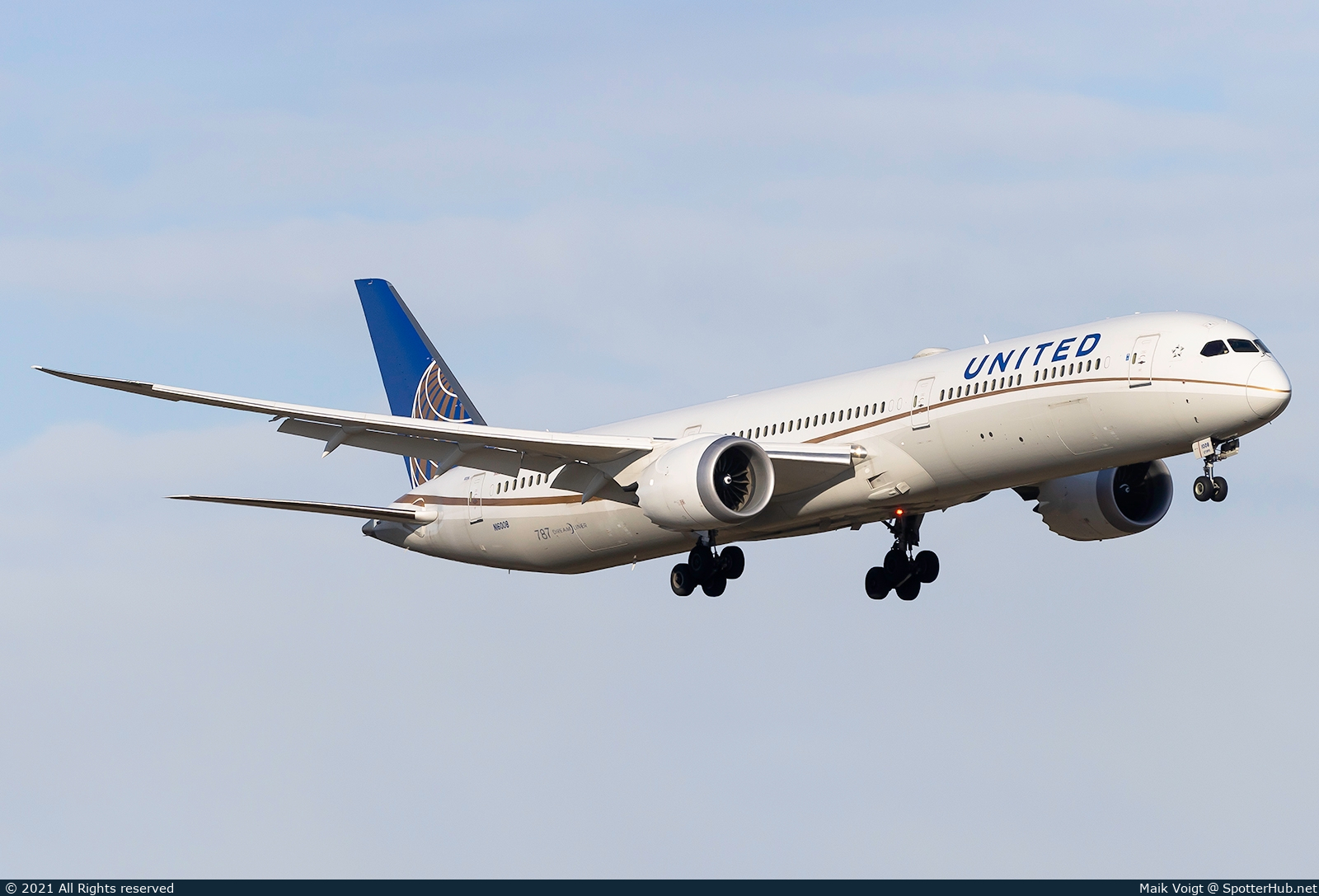 Photo of N16008 - Boeing 787-10 Dreamliner operated by United Airlines