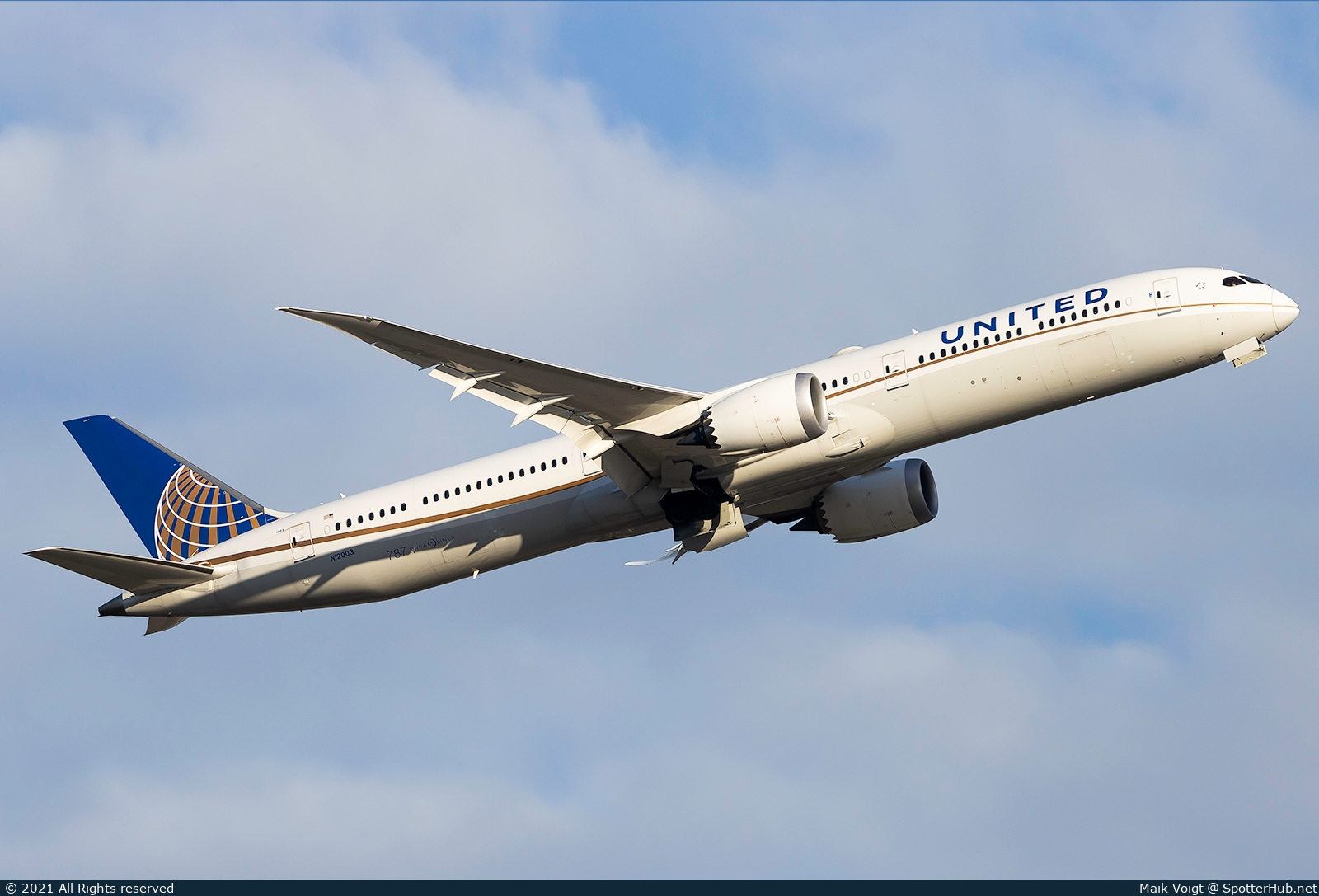 Photo of N12003 - Boeing 787-10 Dreamliner operated by United Airlines