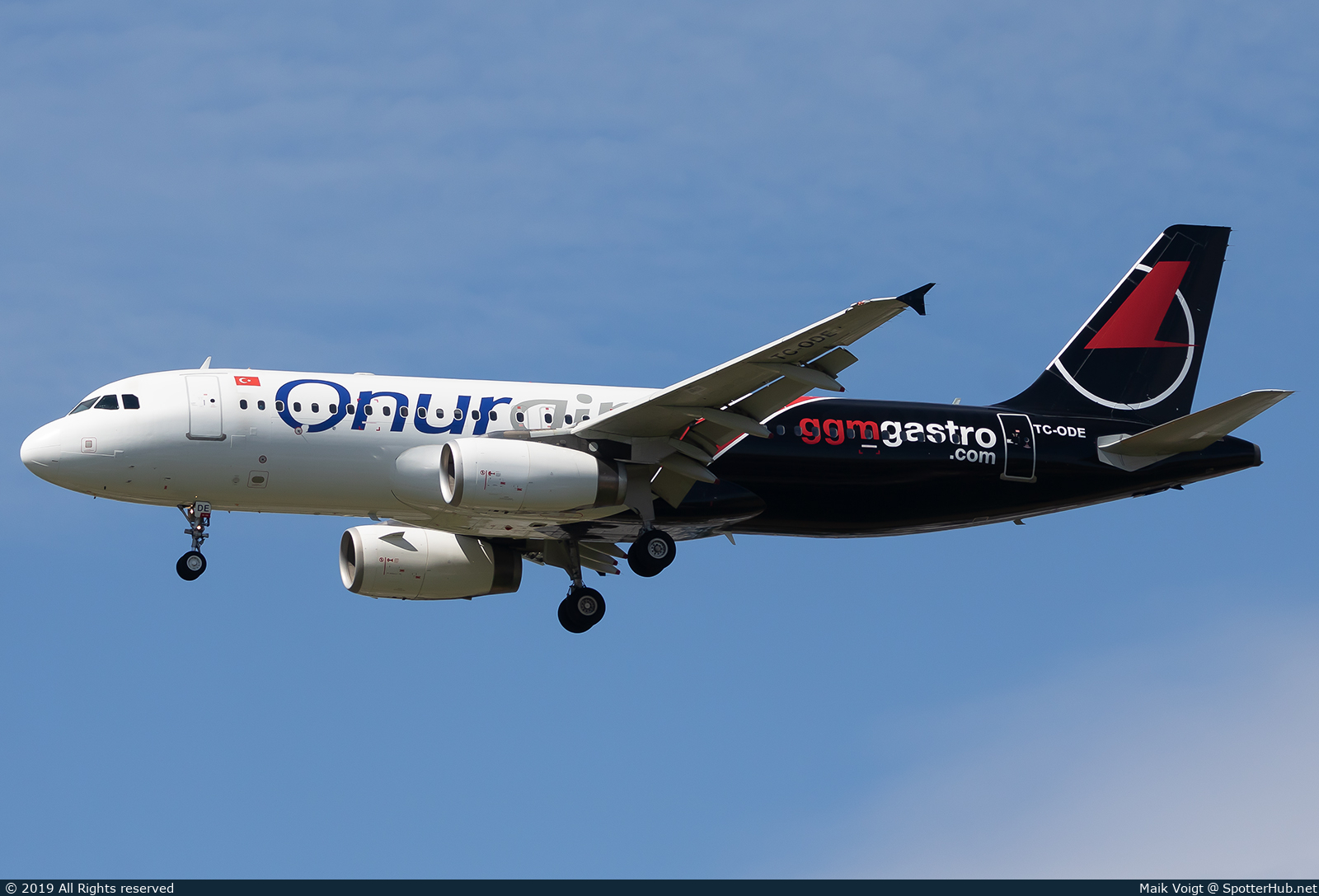 Photo of TC-ODE - Airbus A320-232 operated by Onur Air