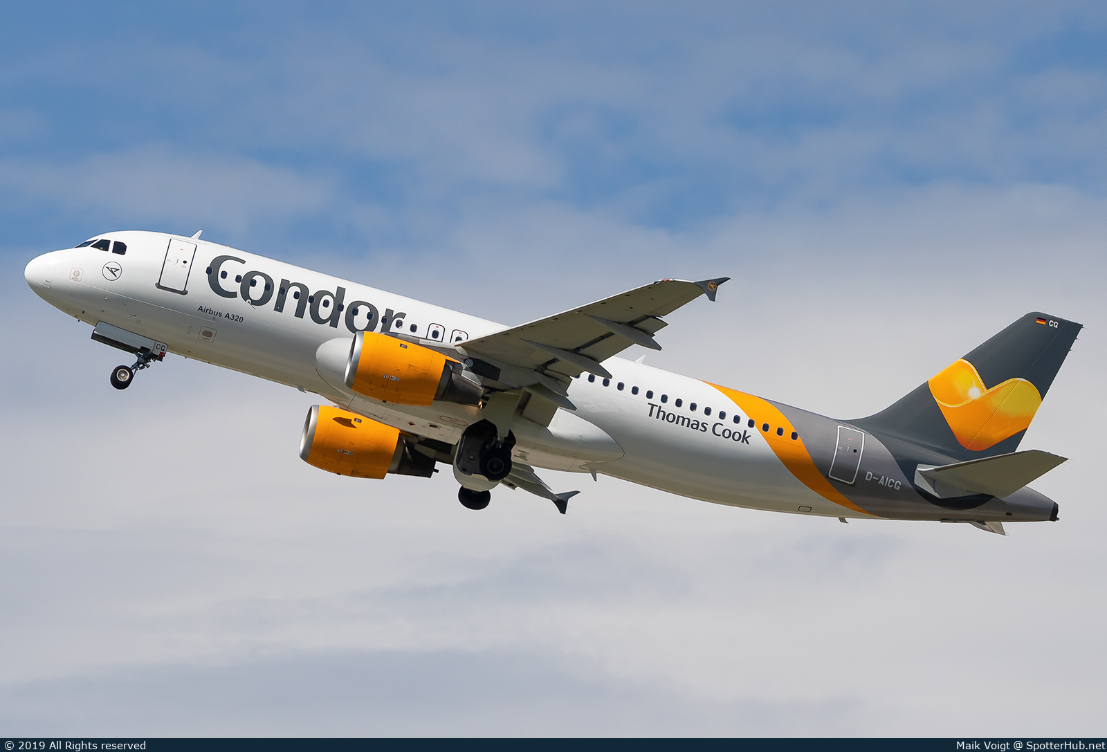Photo of D-AICG - Airbus A320-212 operated by Condor