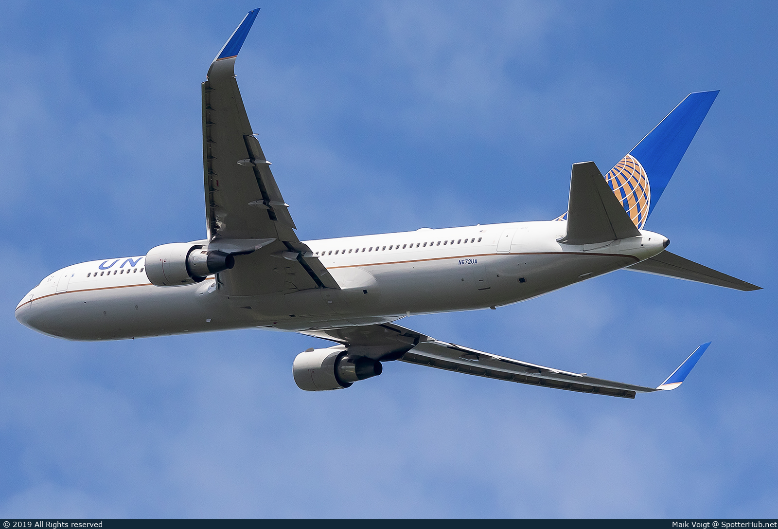 Photo of N672UA - Boeing 767-322(ER) operated by United Airlines
