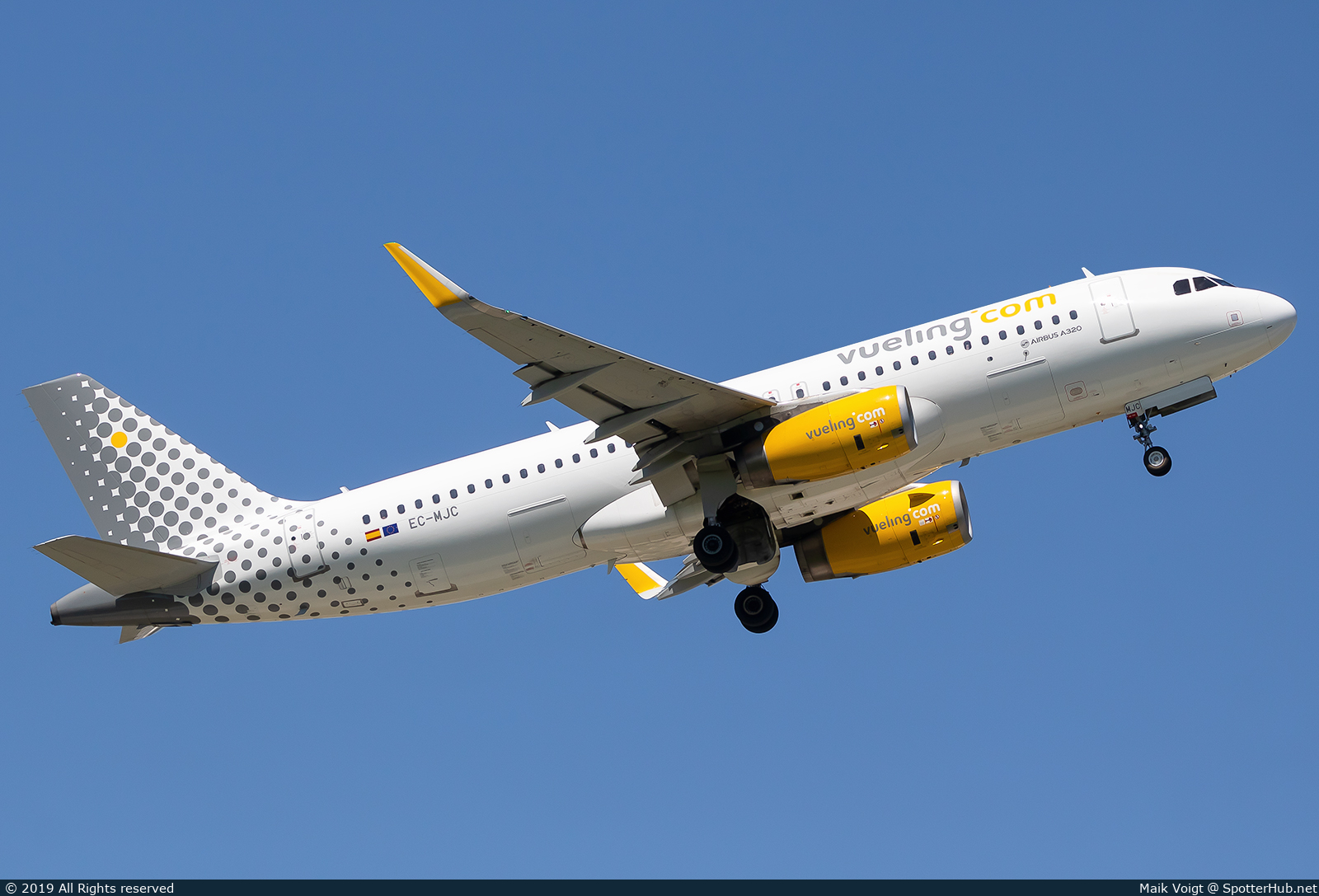 Photo of EC-MJC - Airbus A320-232 operated by Vueling