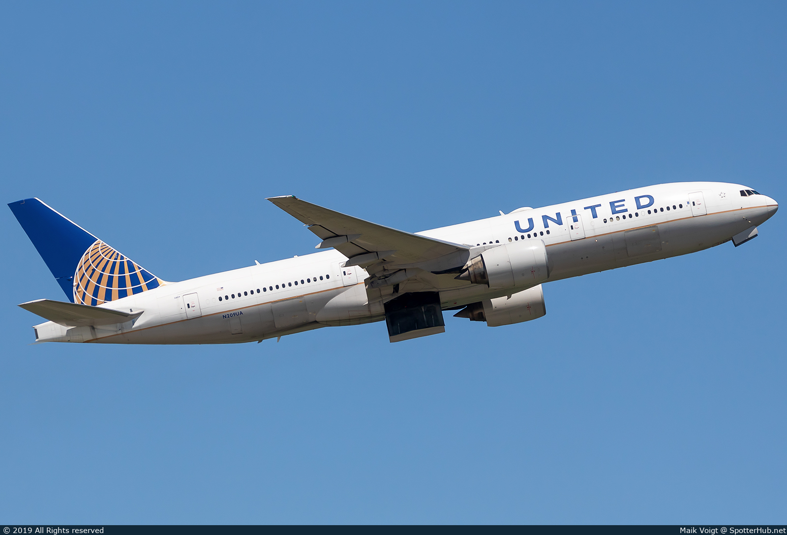 Photo of N209UA - Boeing 777-222(ER) operated by United Airlines