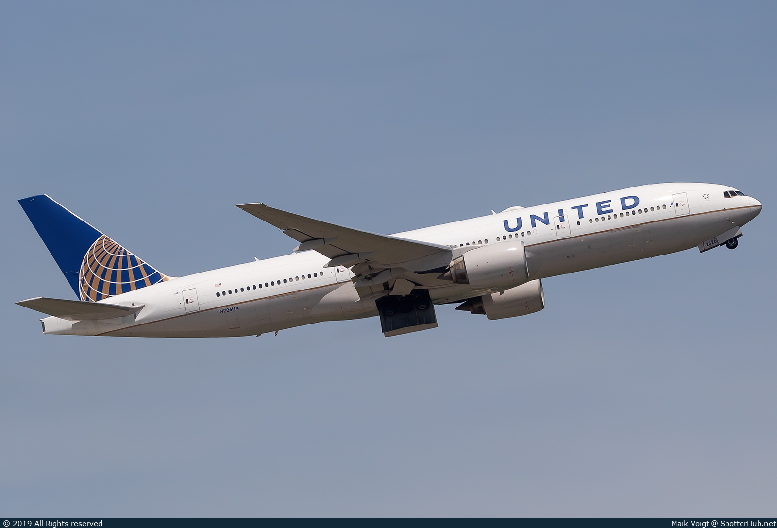 Photo of N226UA - Boeing 777-222(ER) operated by United Airlines