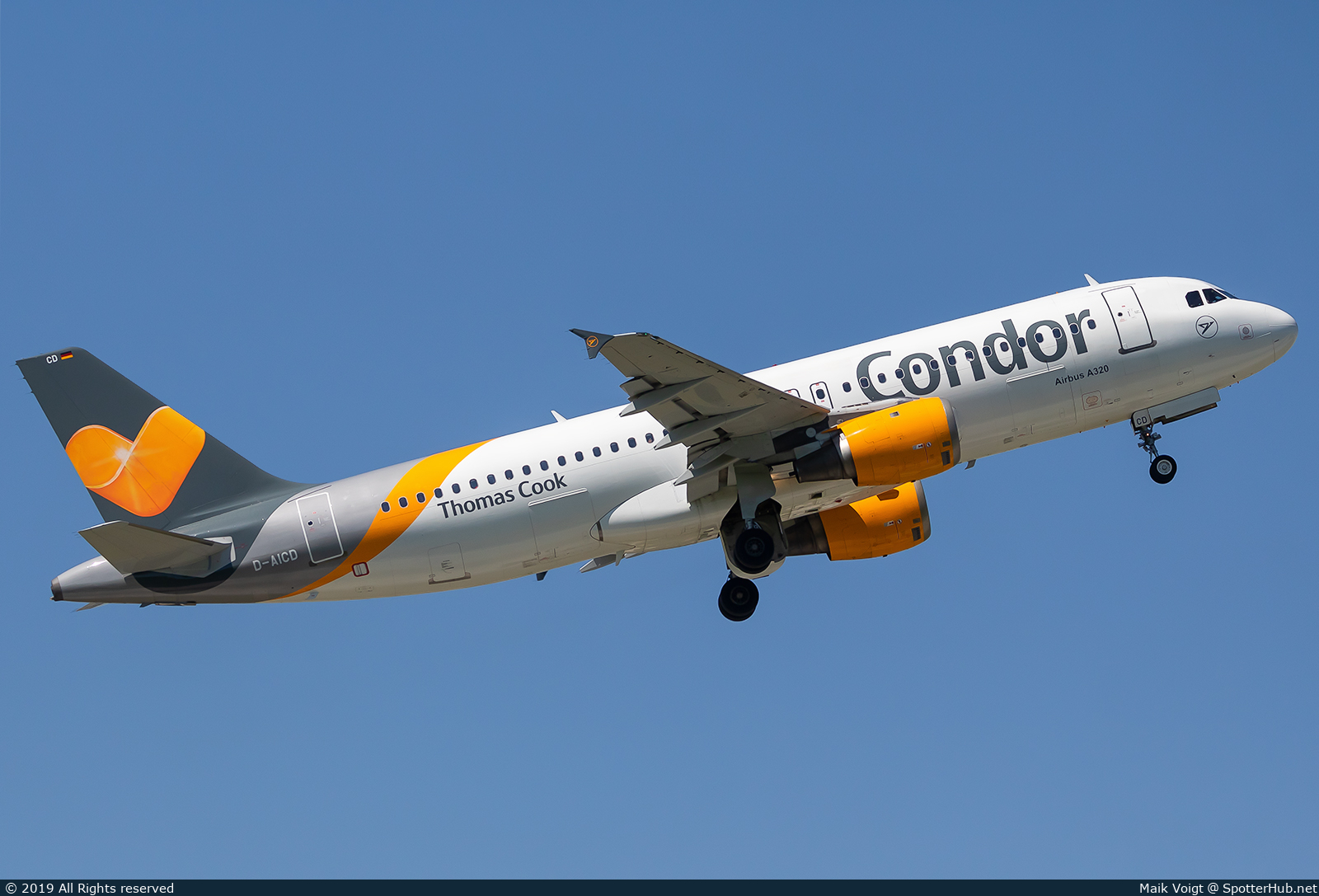 Photo of D-AICD - Airbus A320-212 operated by Condor