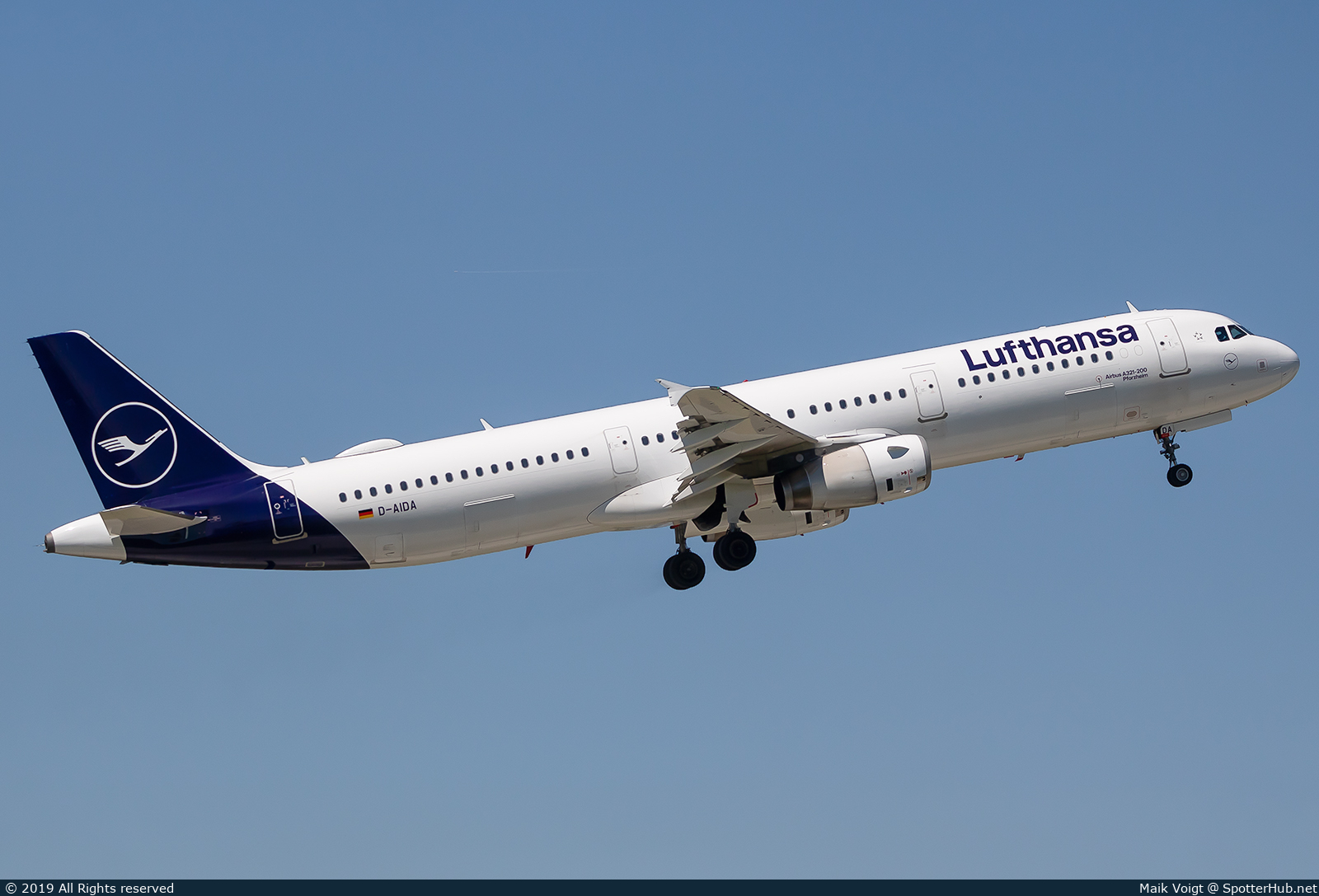 Photo of D-AIDA - Airbus A321-231 operated by Lufthansa