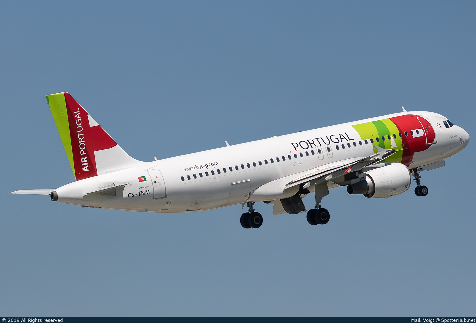 Photo of CS-TNM - Airbus A320-214 operated by TAP Air Portugal