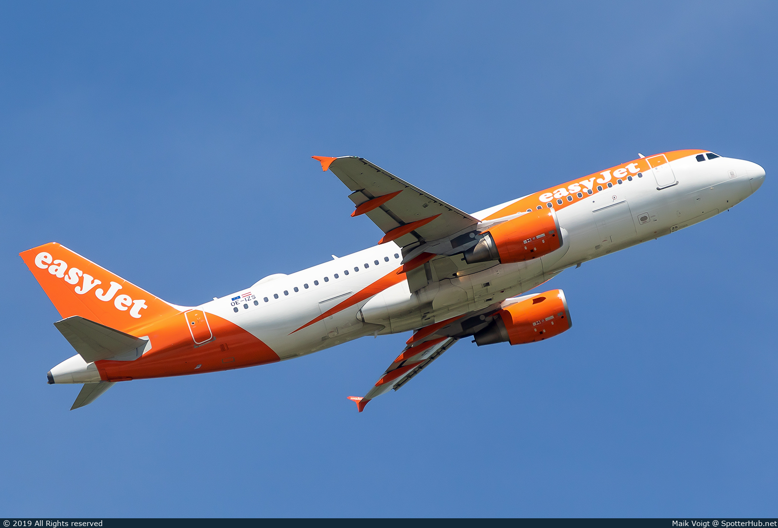 Photo of OE-IZS - Airbus A320-214 operated by easyJet Europe