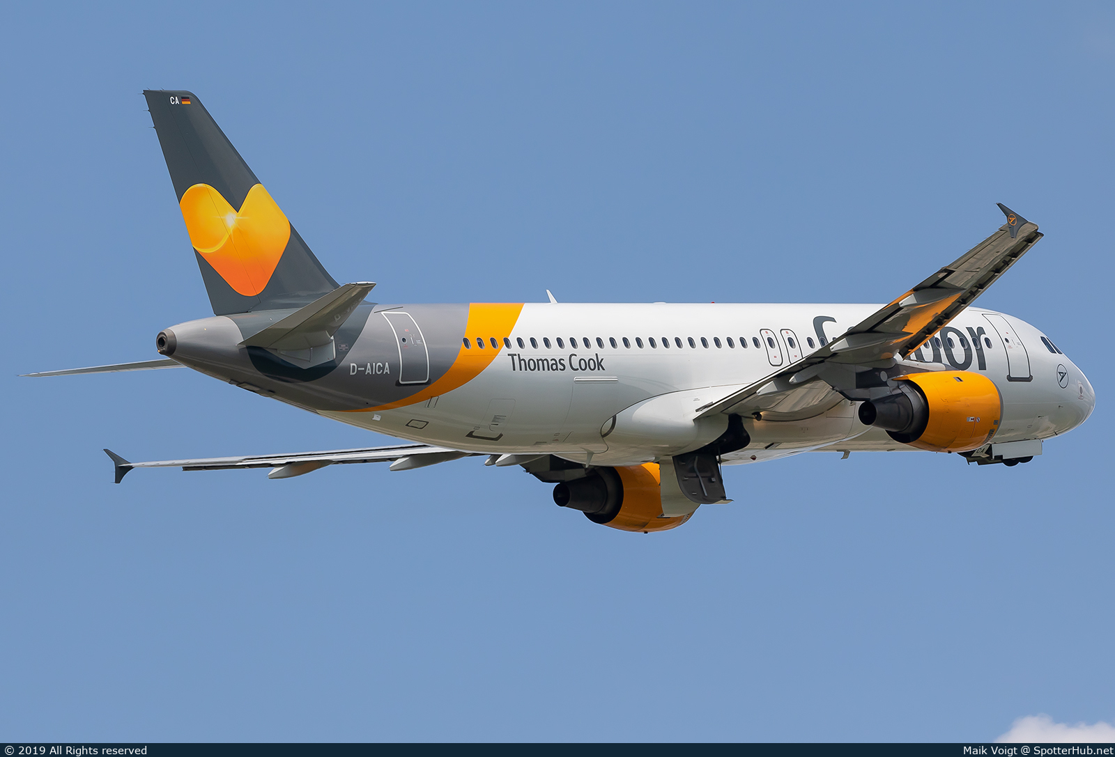 Photo of D-AICA - Airbus A320-212 operated by Condor