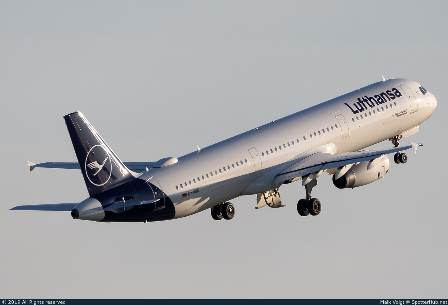 Photo of D-AIDD - Airbus A321-231 operated by Lufthansa