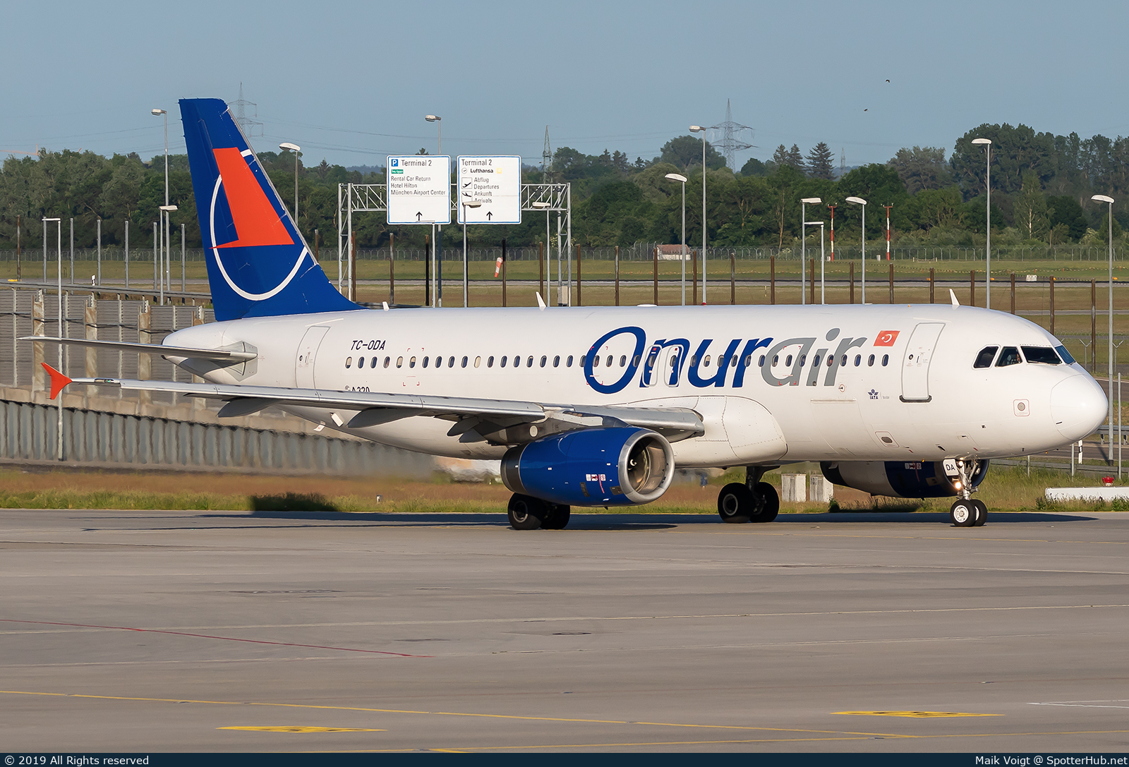 Photo of TC-ODA - Airbus A320-233 operated by Onur Air