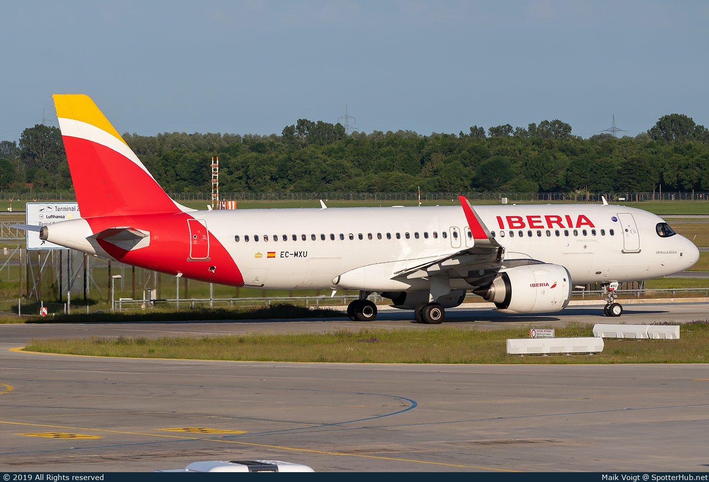 Photo of EC-MXU - Airbus A320-251N operated by Iberia