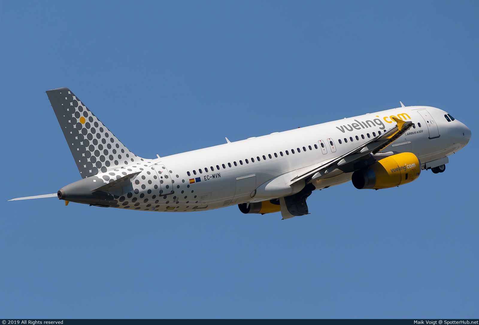 Photo of EC-MVN - Airbus A320-232 operated by Vueling