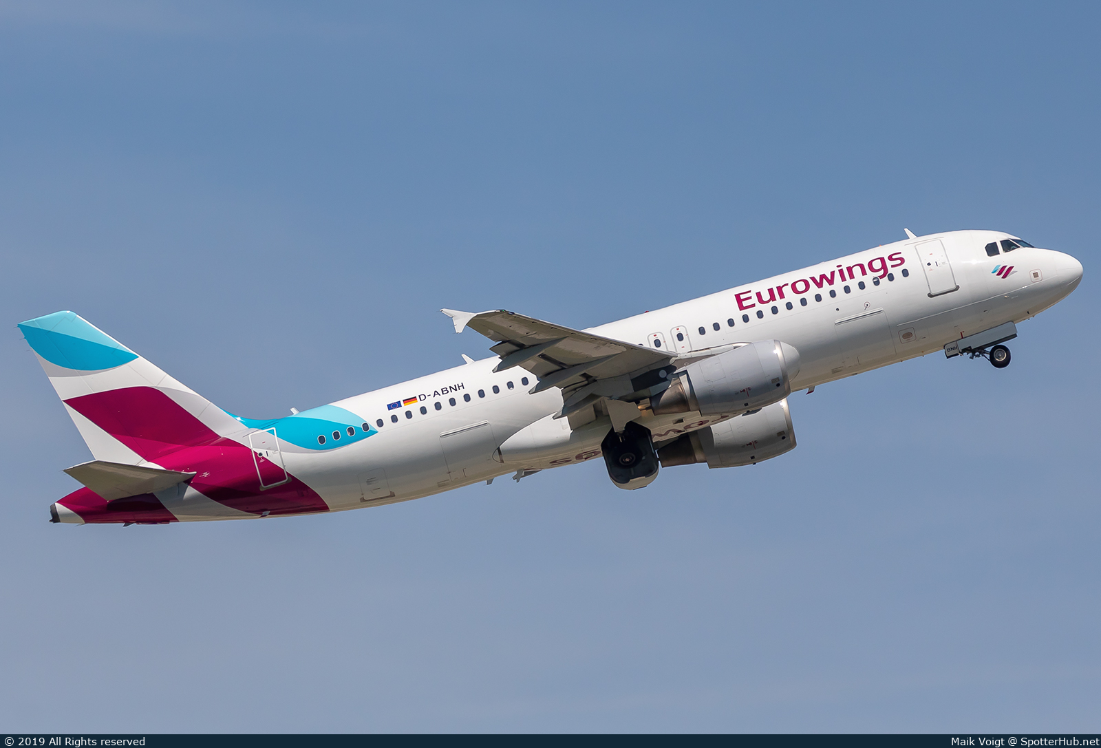 Photo of D-ABNH - Airbus A320-214 operated by Eurowings