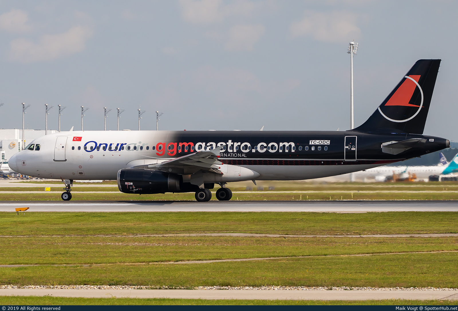 Photo of TC-ODC - Airbus A320-233 operated by Onur Air