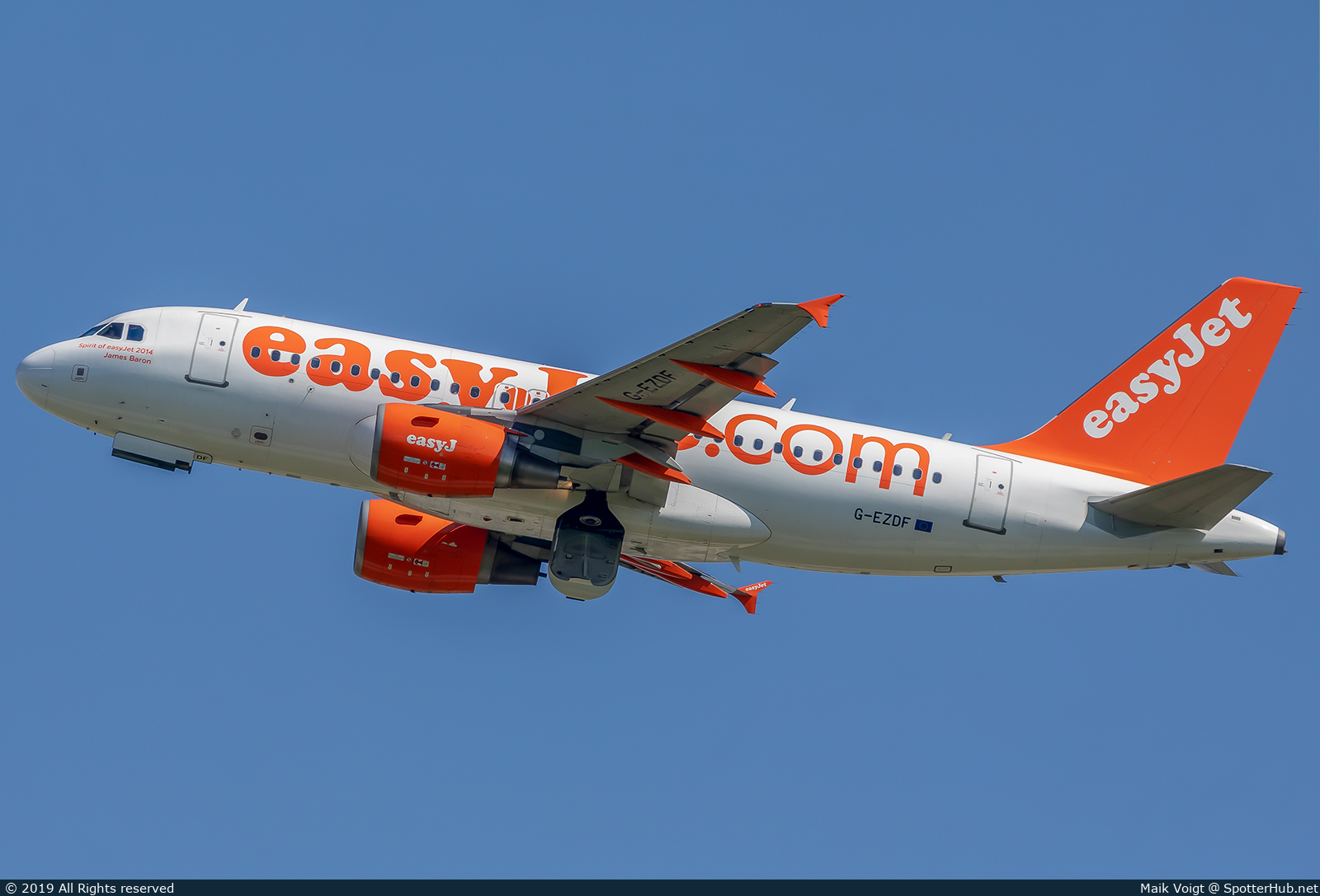 Photo of G-EZDF - Airbus A319-111 operated by easyJet
