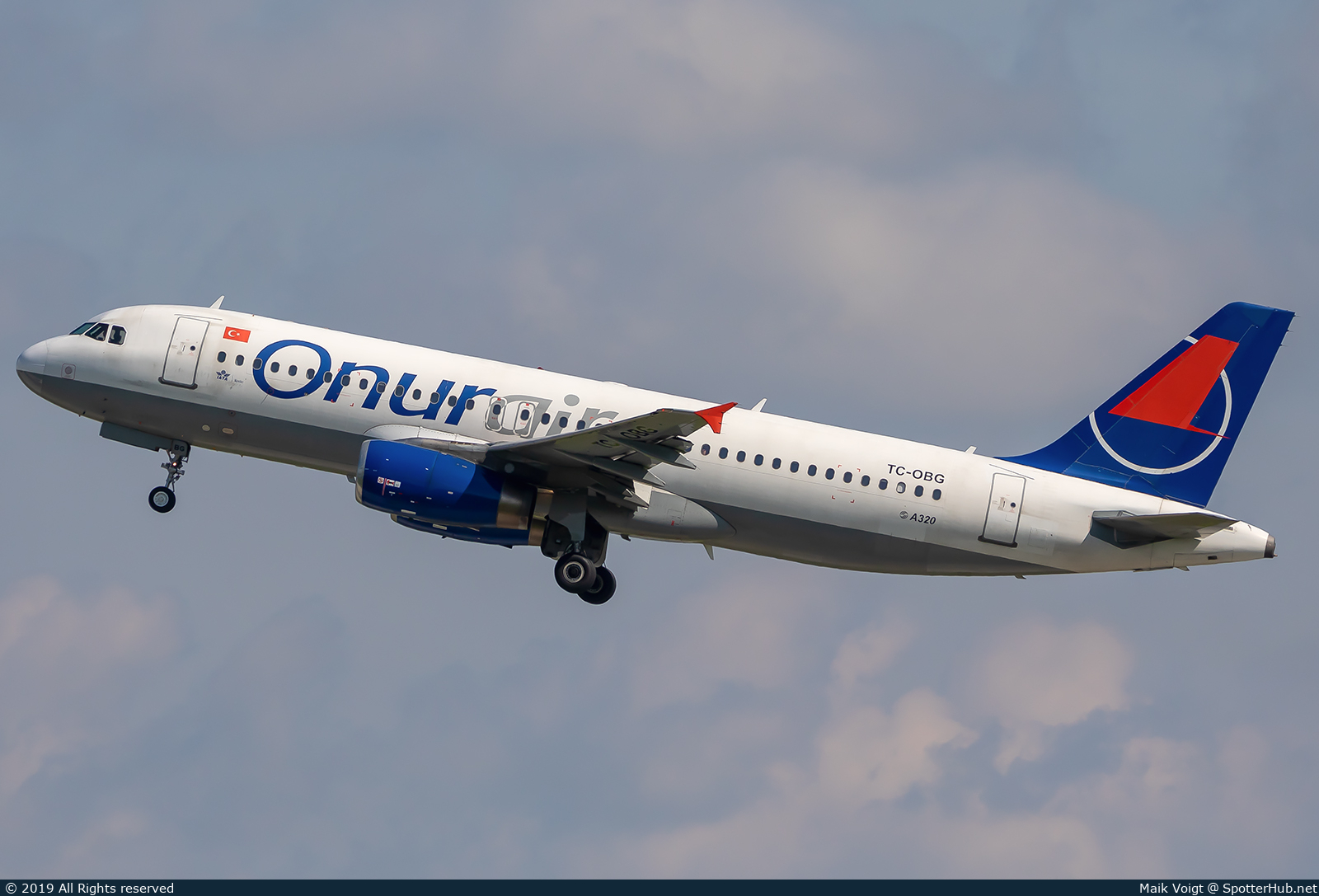 Photo of TC-OBG - Airbus A320-233 operated by Onur Air