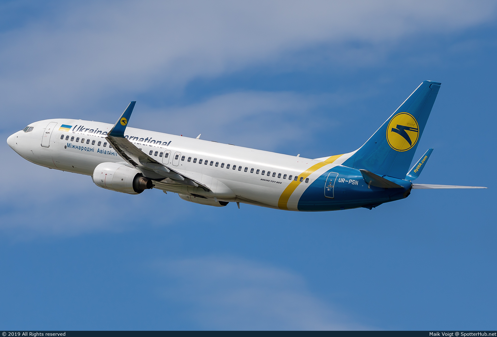 Photo of UR-PSN - Boeing 737-86N operated by Ukraine International Airlines