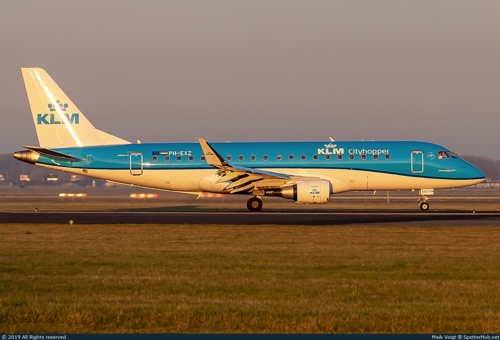 Photo of PH-EXZ - Embraer ERJ-175STD operated by KLM Cityhopper